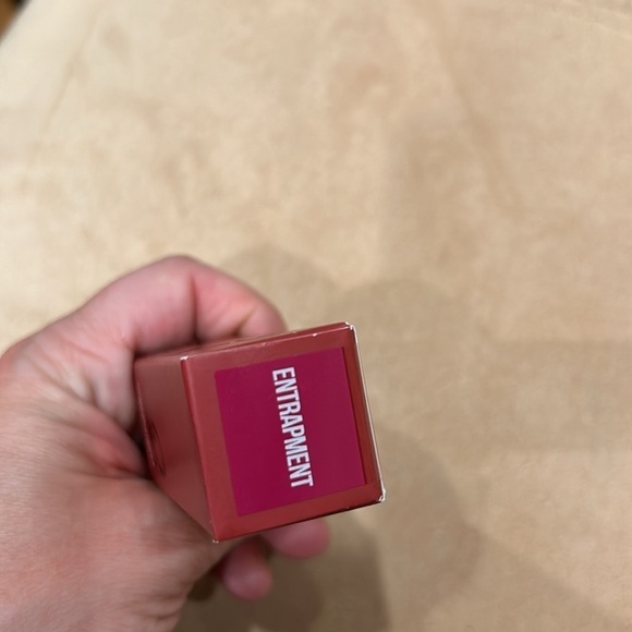 RARE JEFFREE STAR HOLIDAY VELVEL TRAP LIPSTICK- ENTRAPMENT Red New in box - Picture 5 of 5